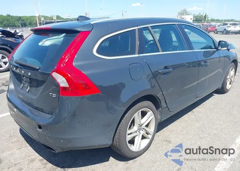2015 Volvo V60 T5 Premier z USA, uszkodzony, nr VIN YV140MEB7F1207484